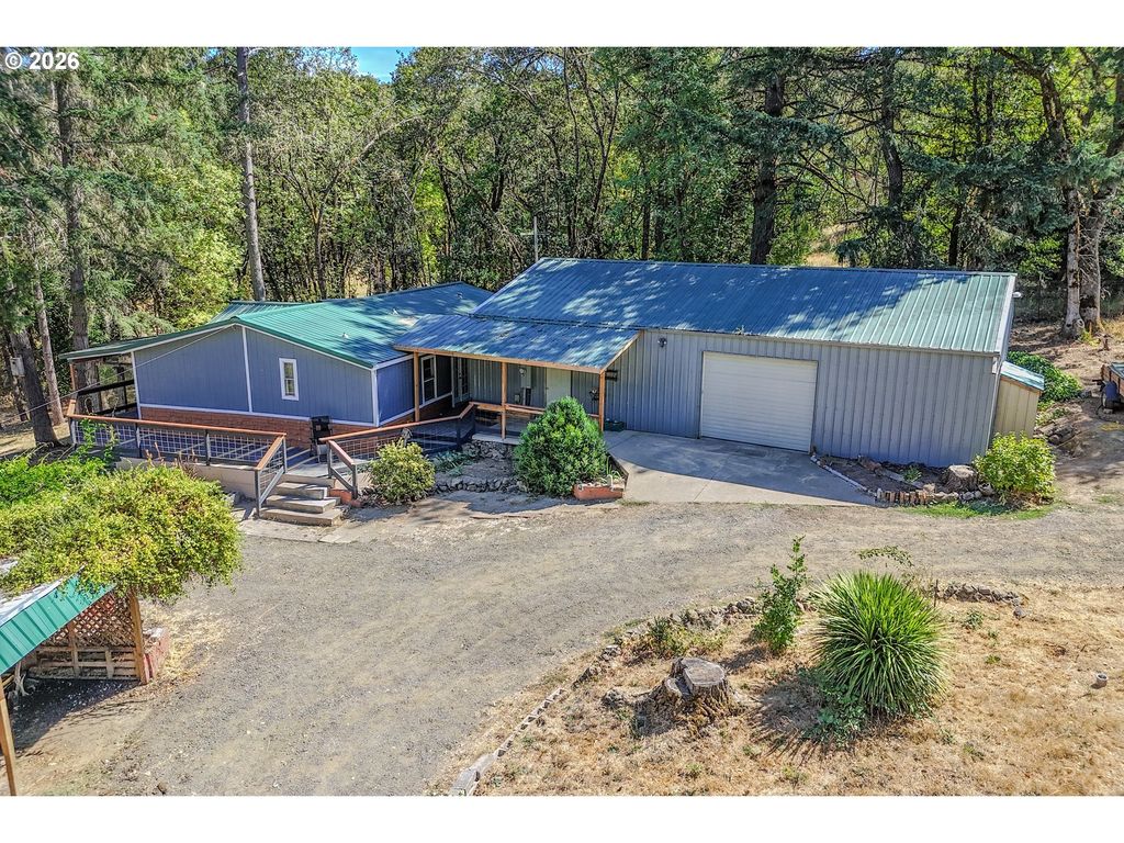 2892 Coos Bay Wagon Rd, Roseburg