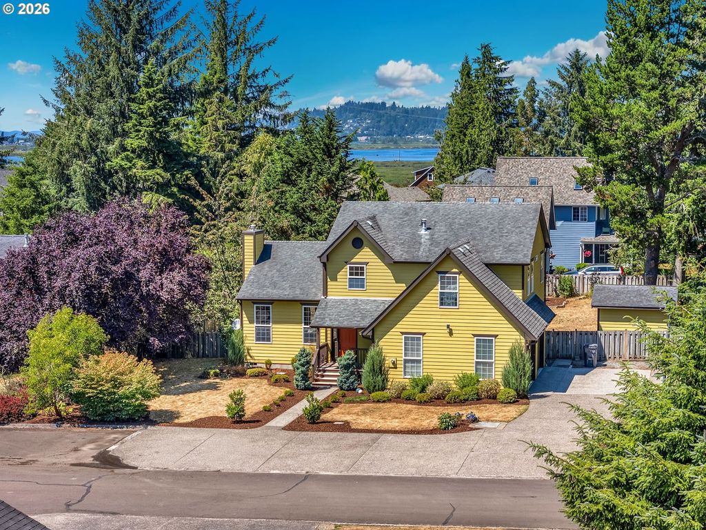36468 River Point Dr, Astoria
