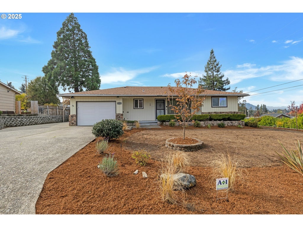 1010 W Luellen Dr, Roseburg