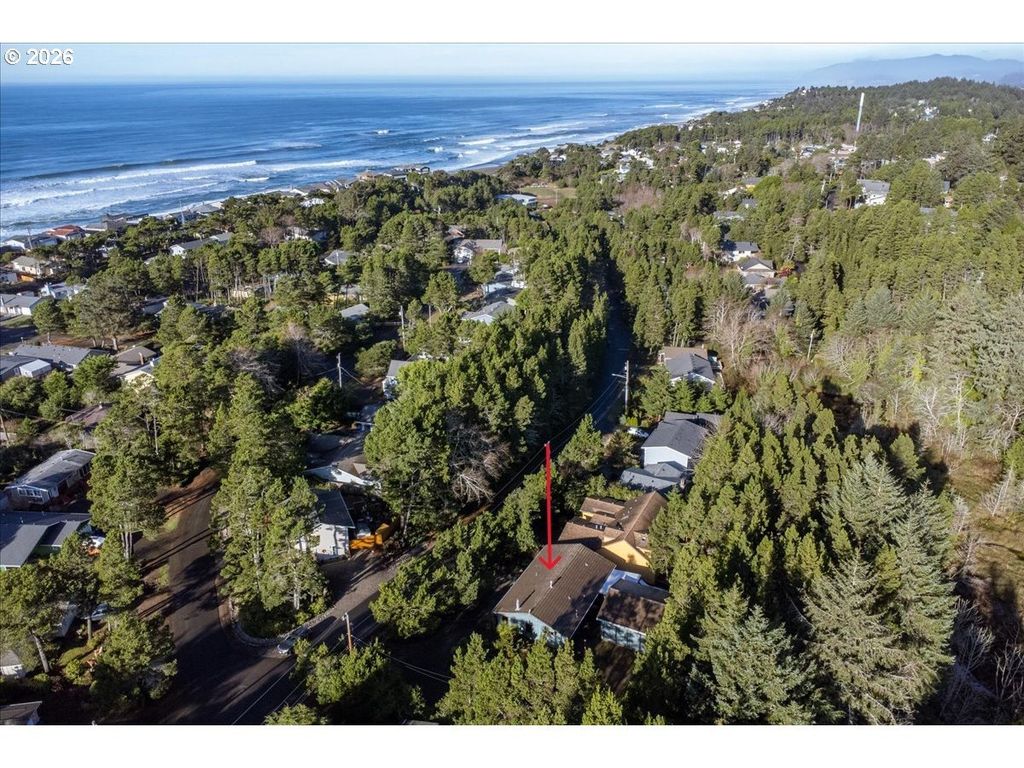 5740 Palisades Dr, Lincoln City