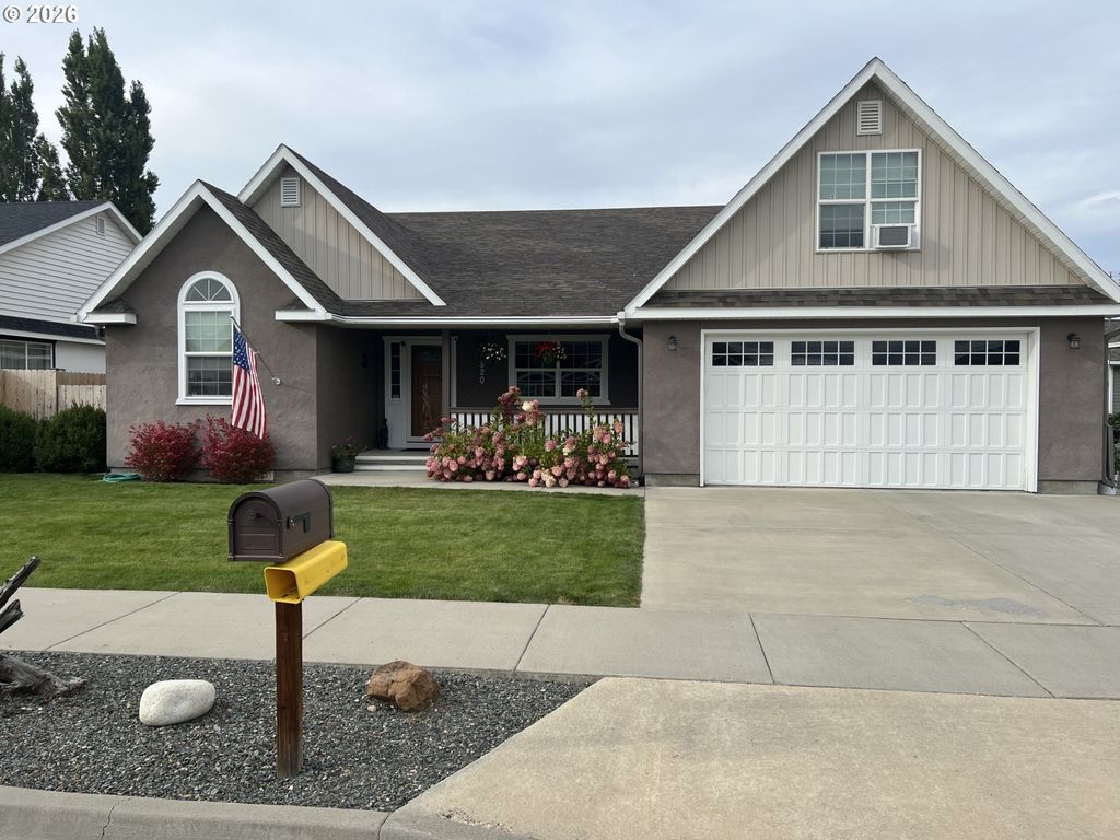 820 G St, Baker City