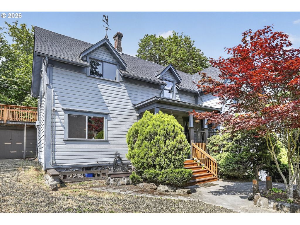 713 W B St, Rainier