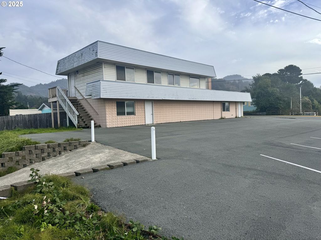 94181 4th St, Gold Beach