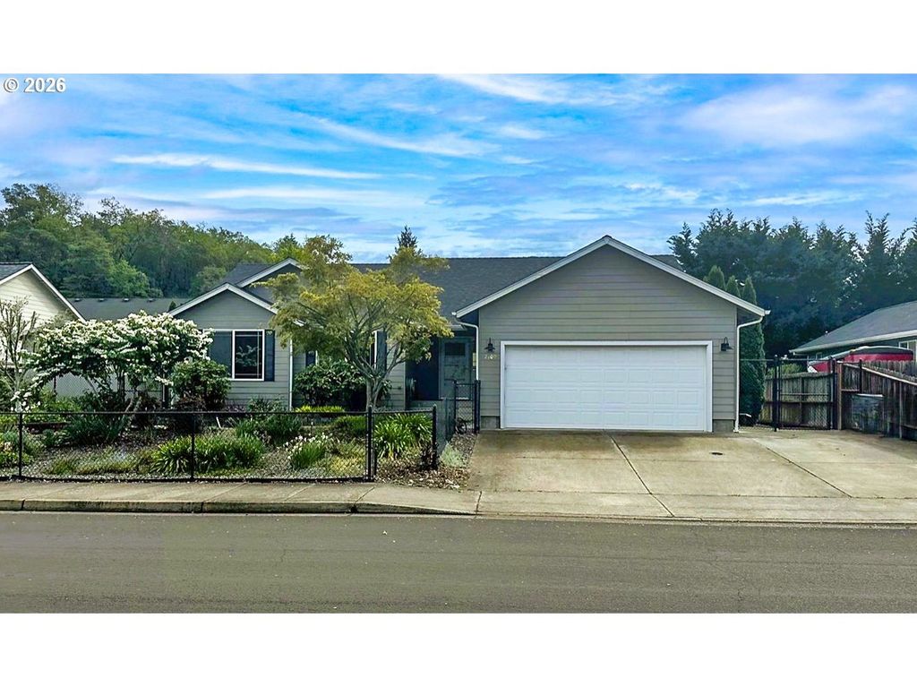 2409 Se Chinaberry Ave, Roseburg
