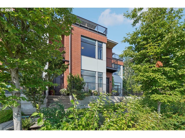 1740 Nw Riverscape St, Portland