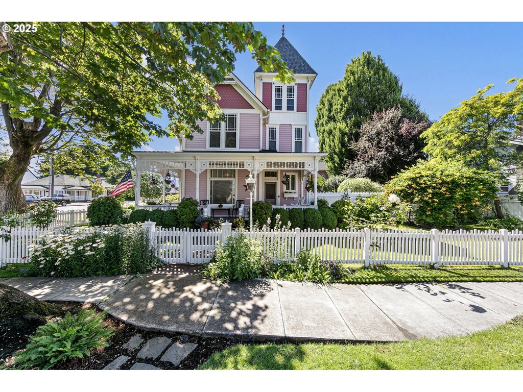 617 Juniper St, Junction City