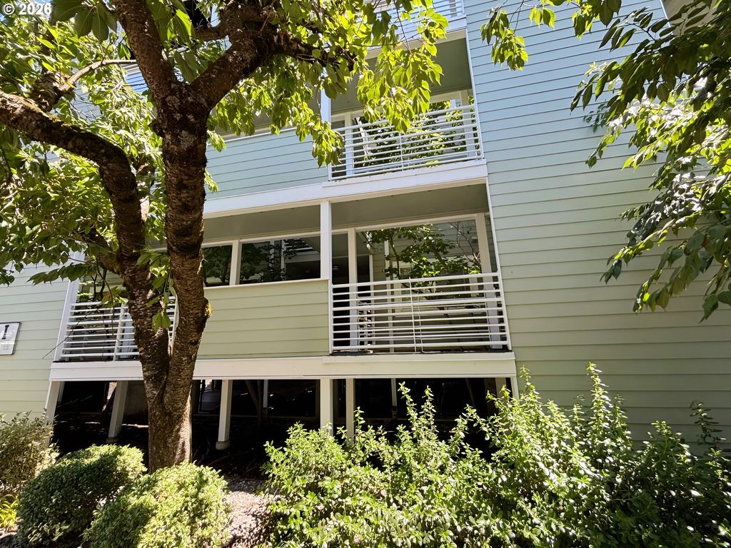 247 N Hayden Bay Dr, Portland