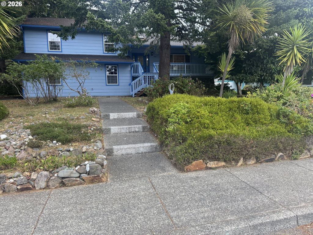 860 Jodee Ln, Brookings