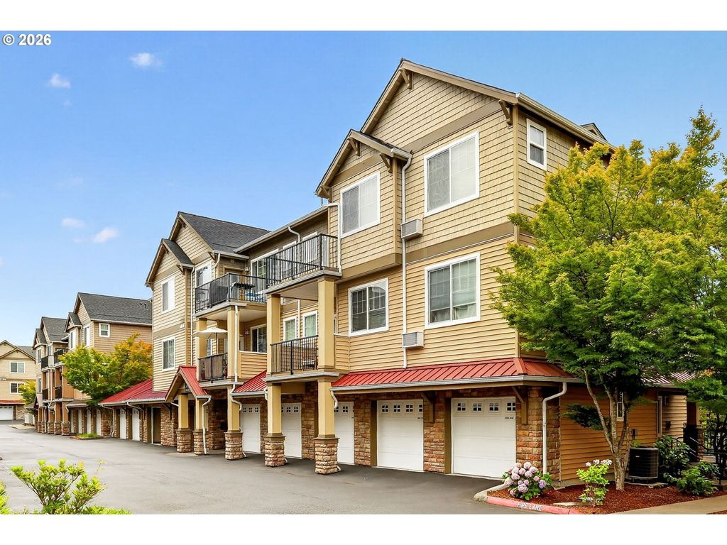 695 Nw Falling Waters Ln 404, Portland