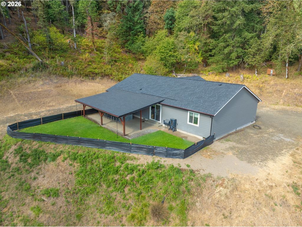 477 Palisade Dr, Roseburg