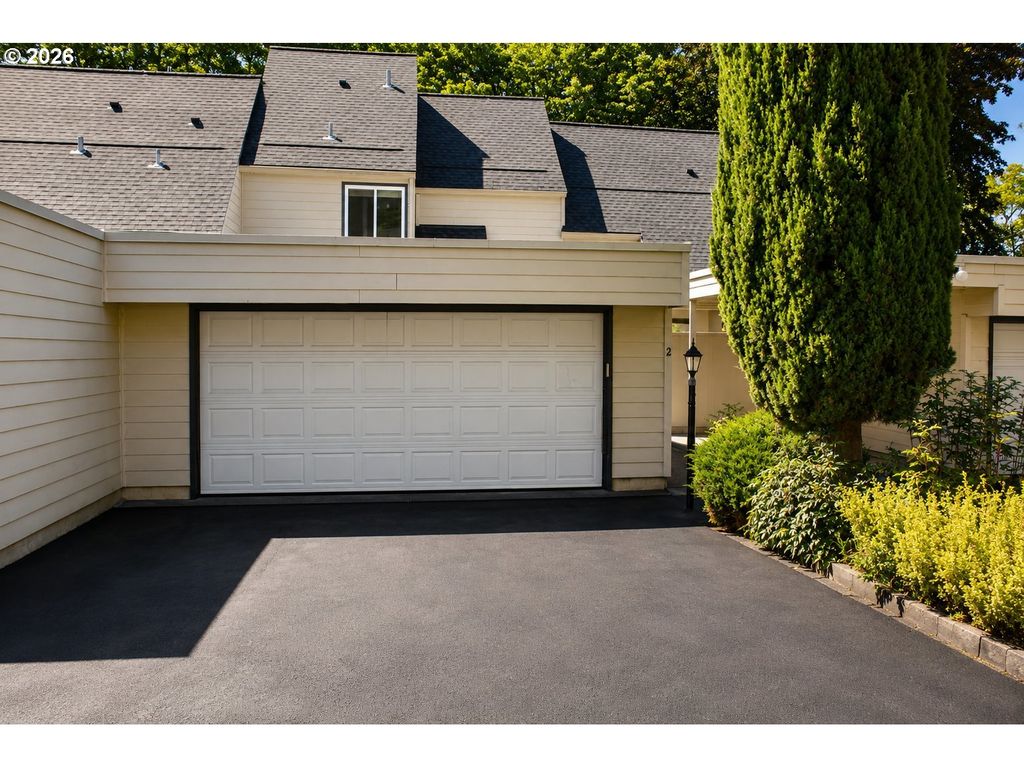 381 Ne Village Squire Ave 2, Gresham
