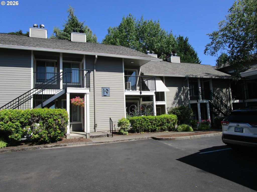 86 Kingsgate Rd F104, Lake Oswego