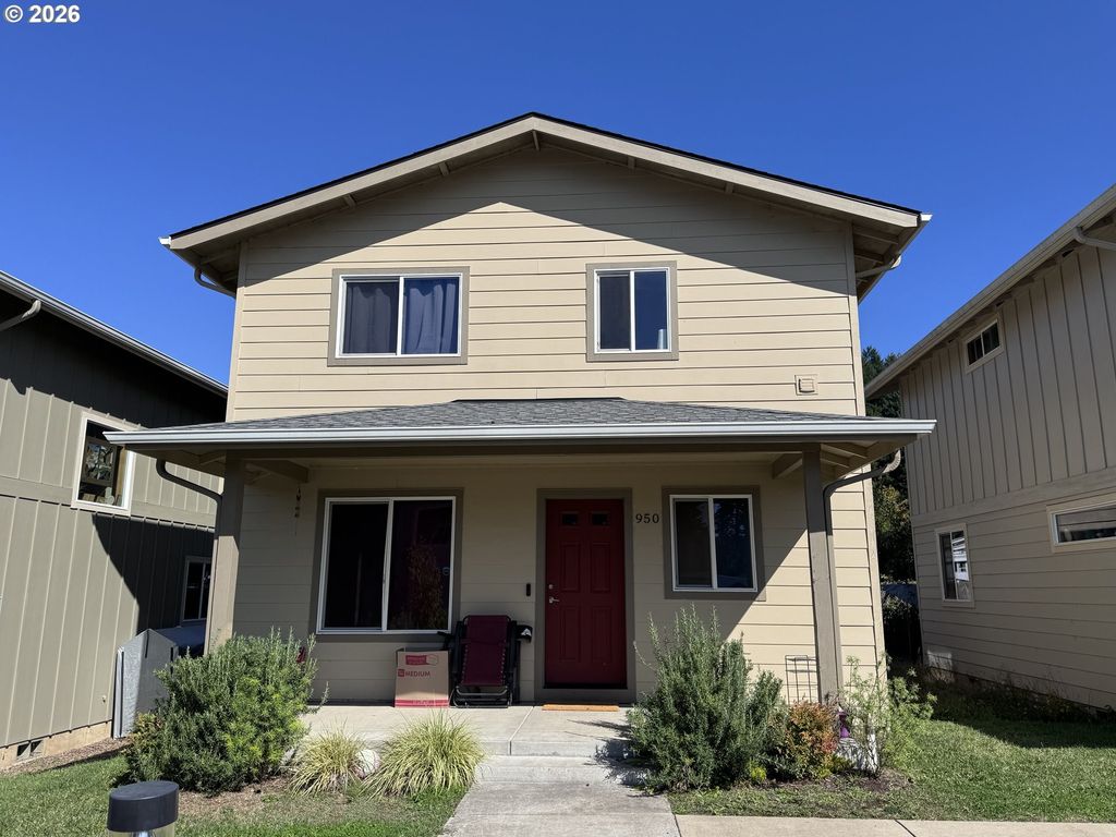 950 Arthur Ave, Cottage Grove