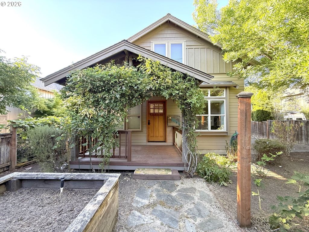 1145 W 28th Ave, Eugene