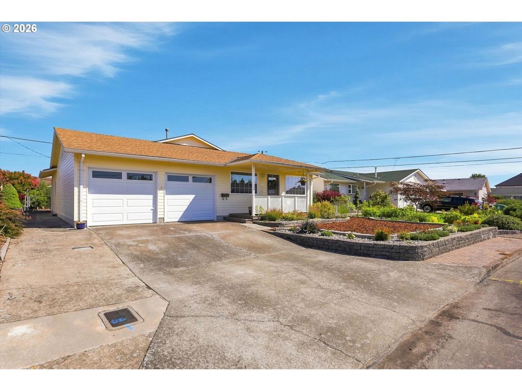 1323 Garden Way, Woodburn