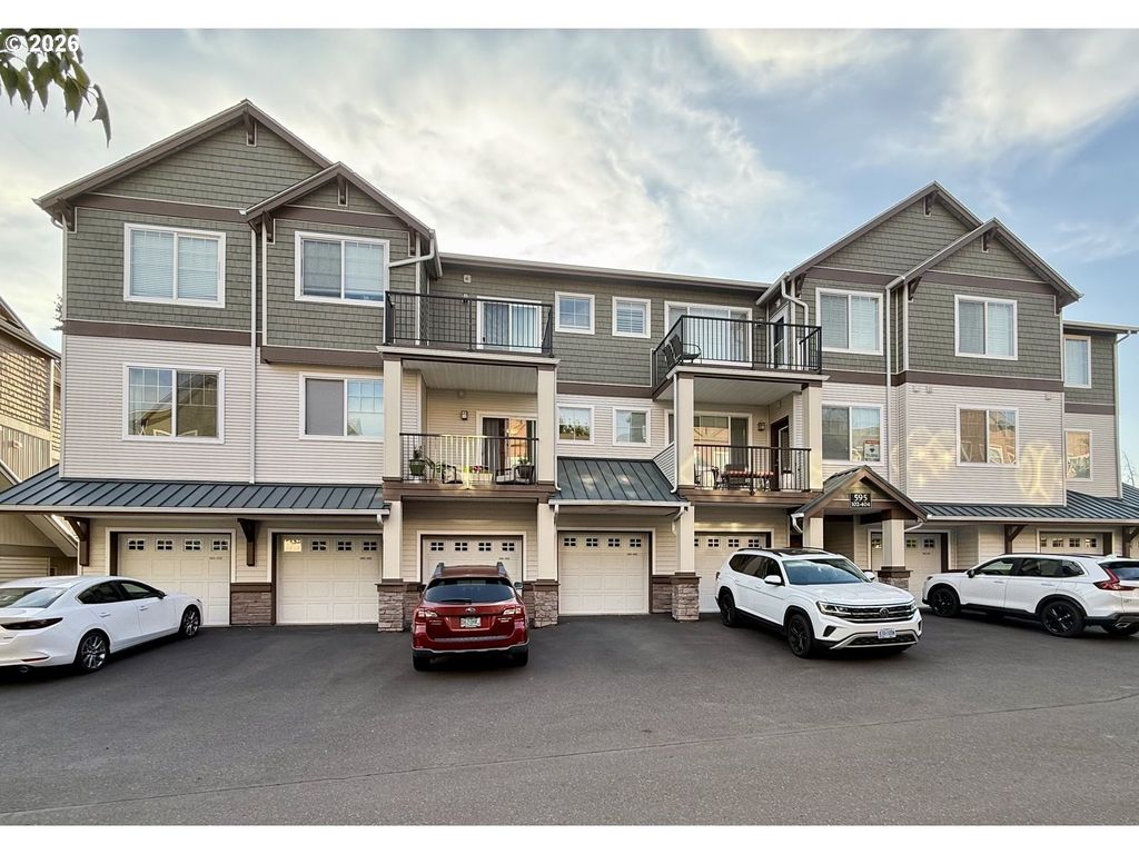 595 Nw Lost Springs Ter 402, Portland