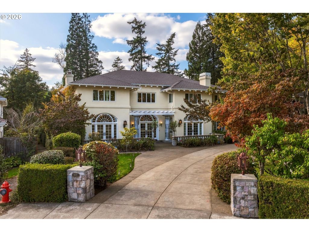 1677 Leslie Ln, Lake Oswego
