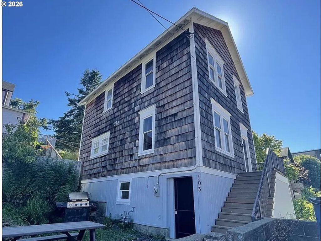 103 Washington St 1, Astoria
