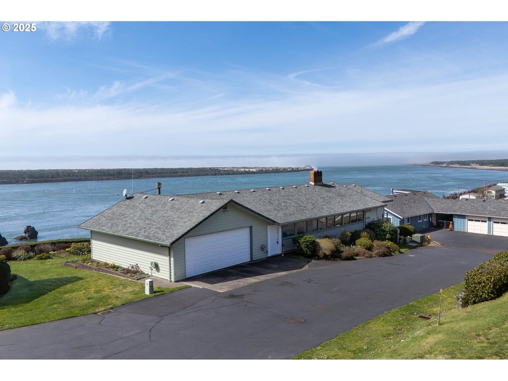 14580 Harbor View Dr, Rockaway Beach