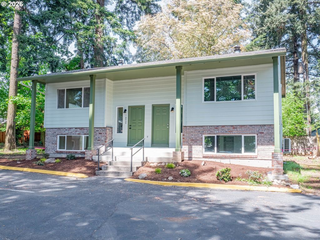 16935 Ne Glisan St, Portland