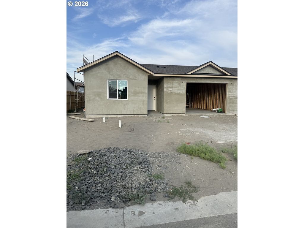 996 Ne 10th Pl, Hermiston