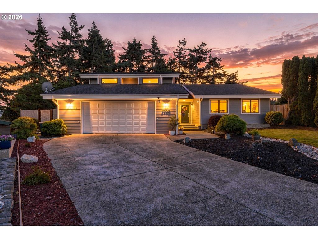 2069 Cedar Ct, North Bend