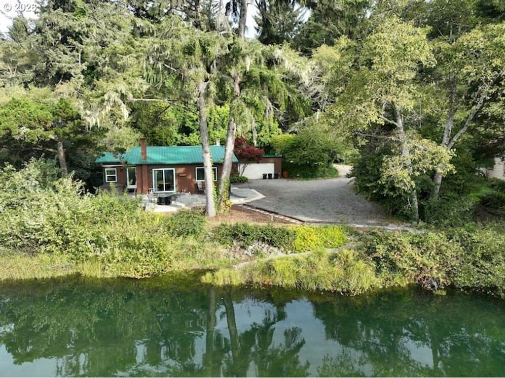99268 Winchuck River Rd, Brookings
