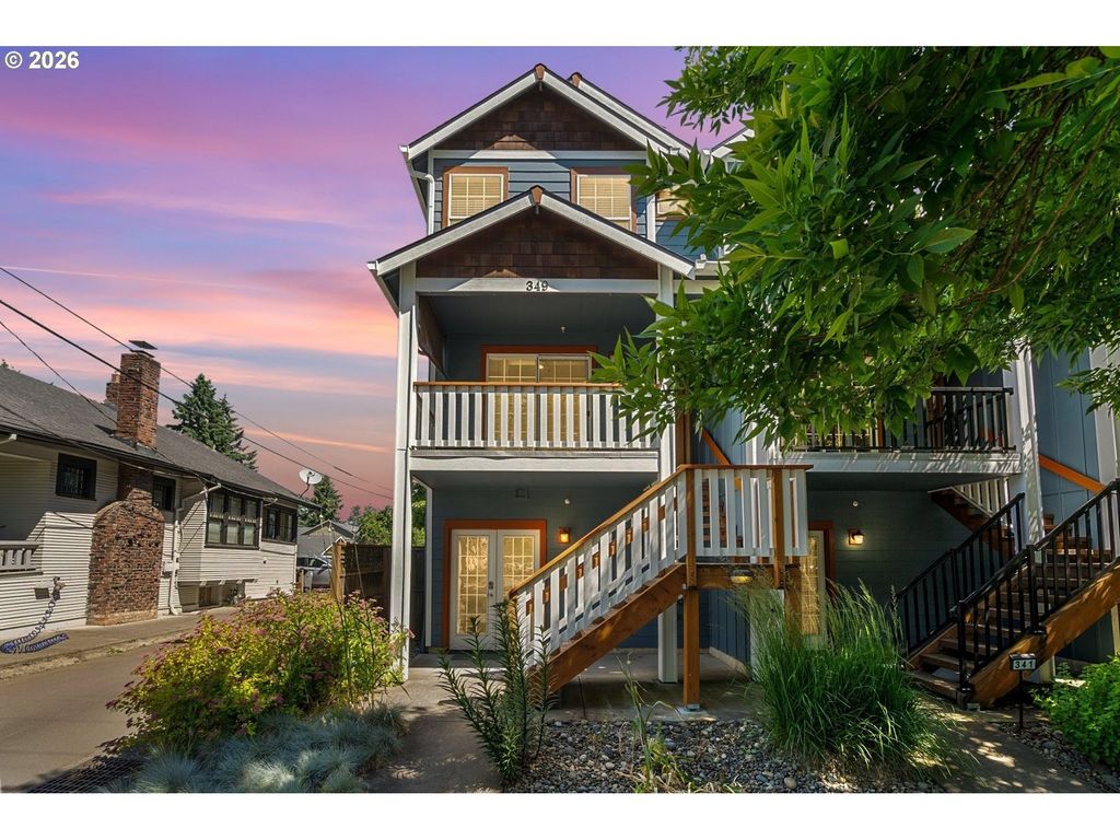 349 W Main St, Hillsboro