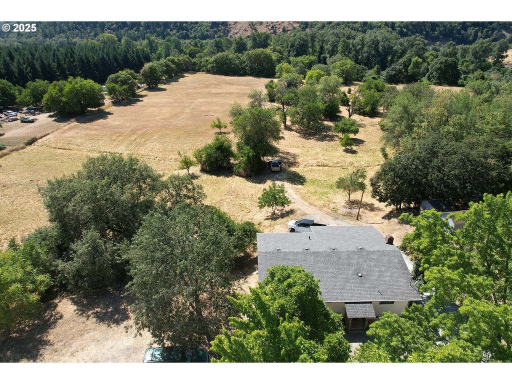 1383 N Old Pacific Hwy, Myrtle Creek