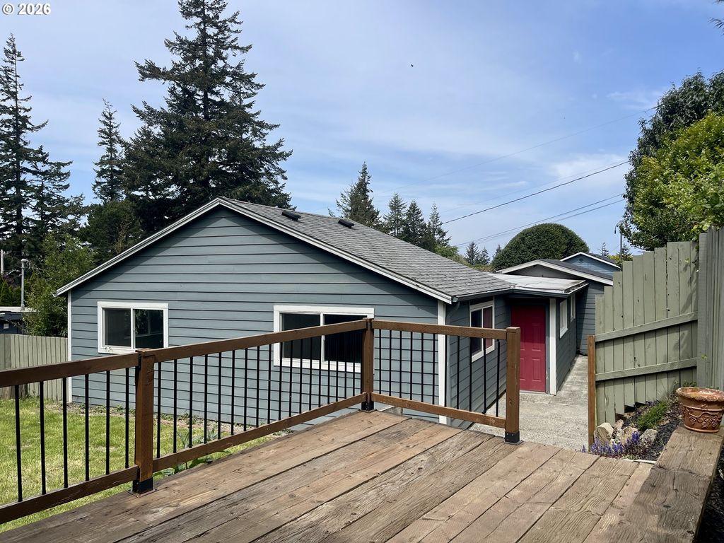 1545 Underwood Ave, Coos Bay