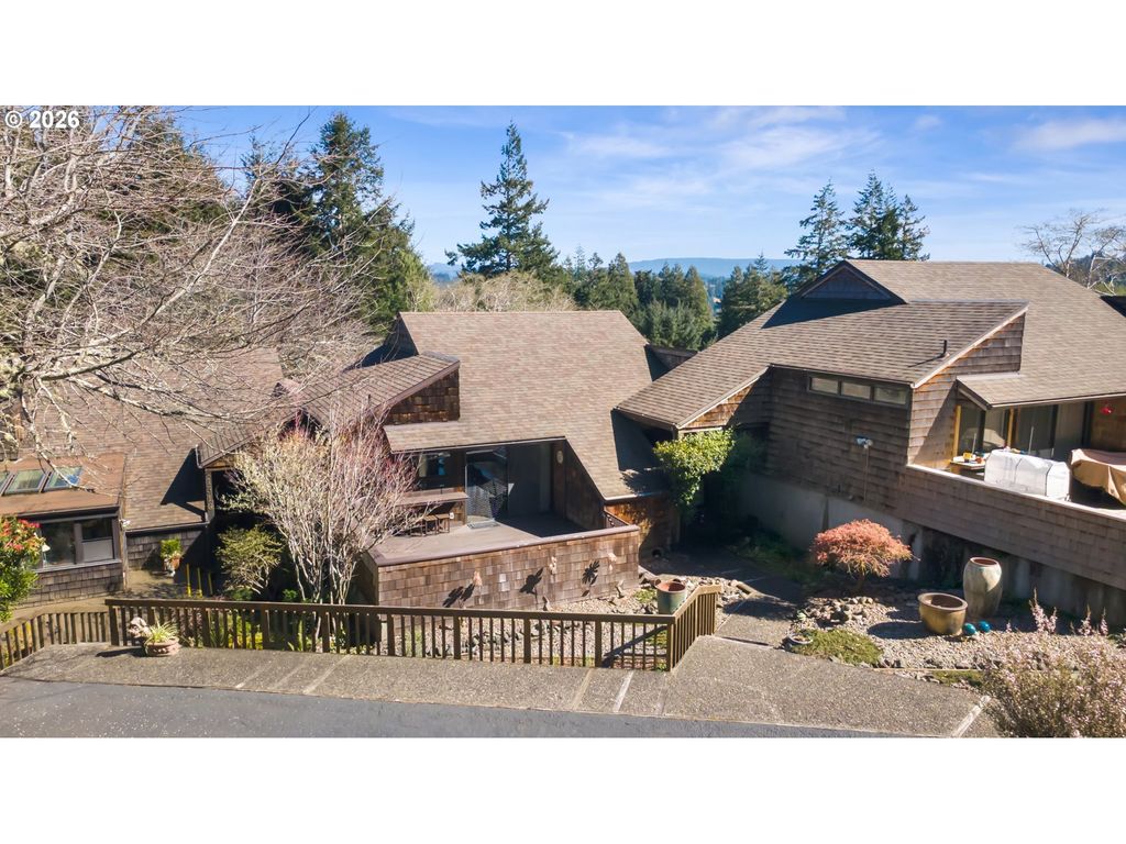 1320 Ingersoll St, Coos Bay