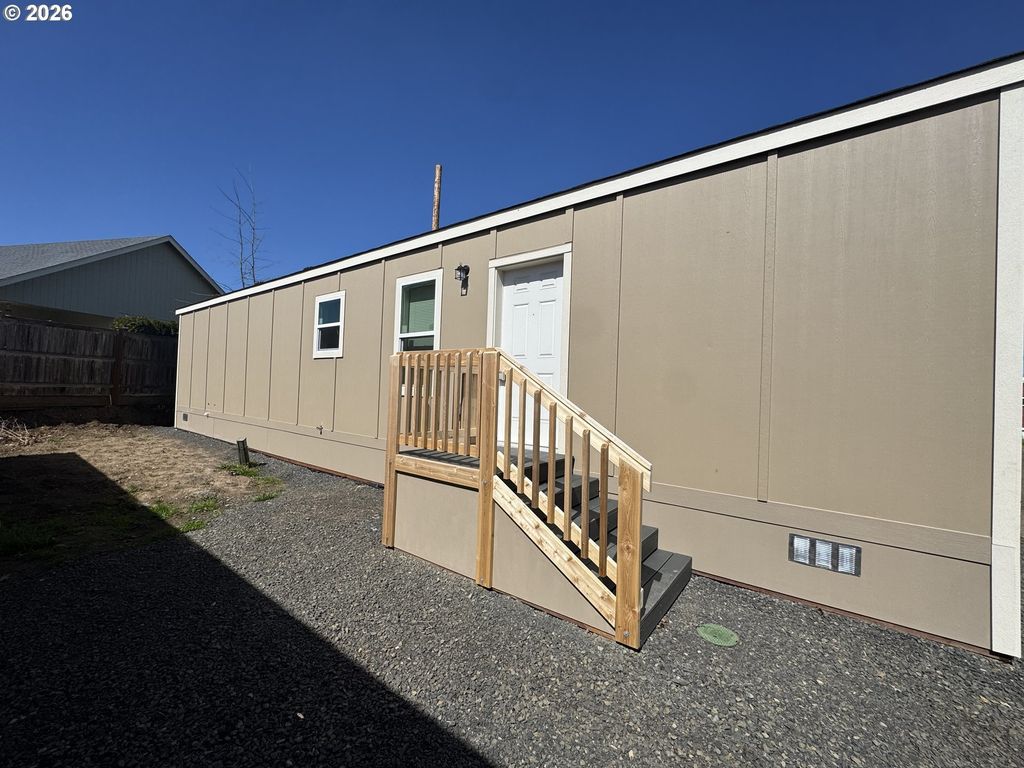 1085 W 1st Ave J, Junction City