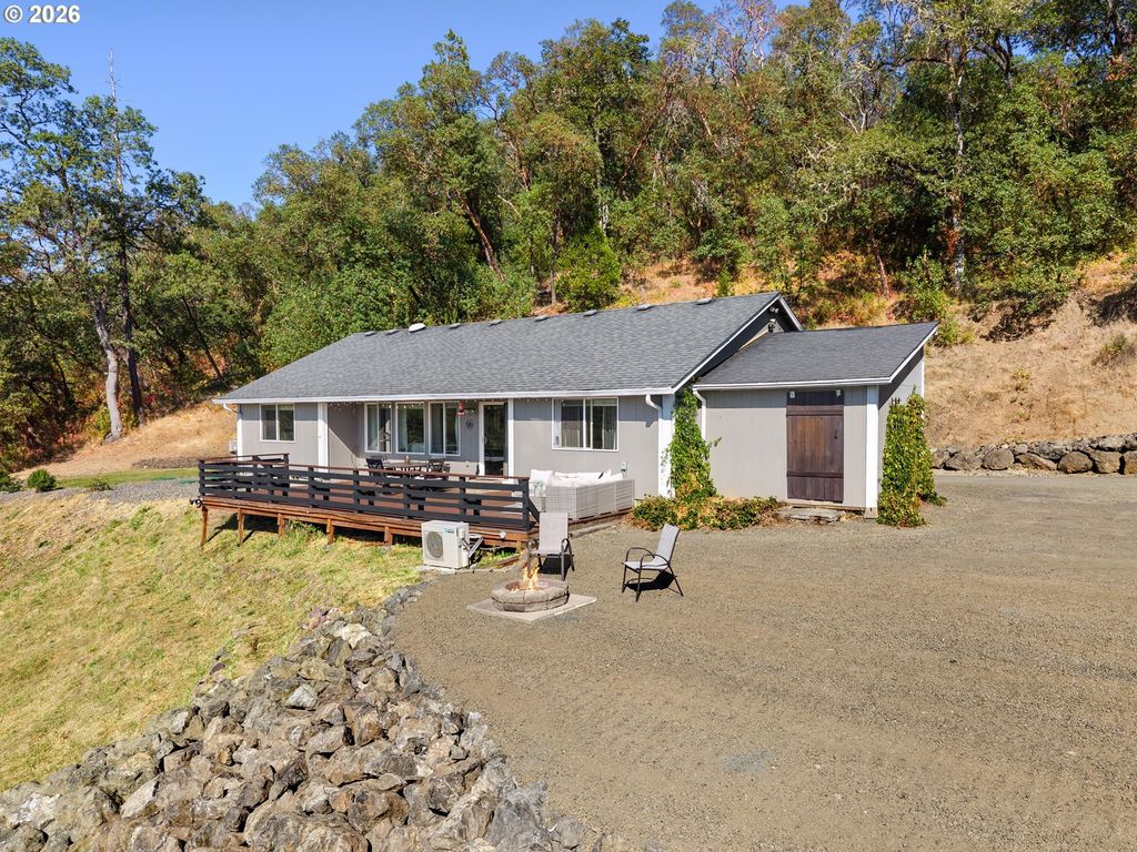 560 Hagle Ln, Roseburg