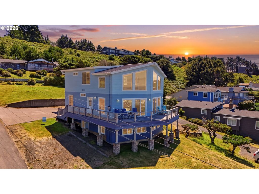 2030 Ne 66th St, Lincoln City