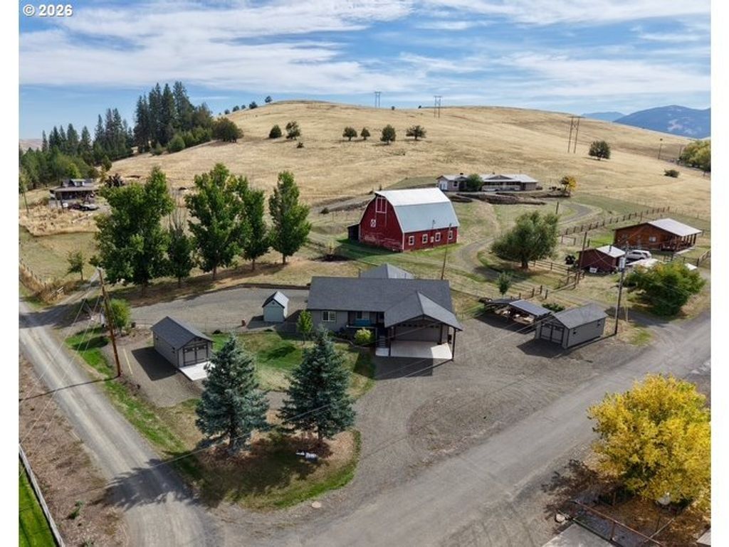 503 S Holmes St, Wallowa