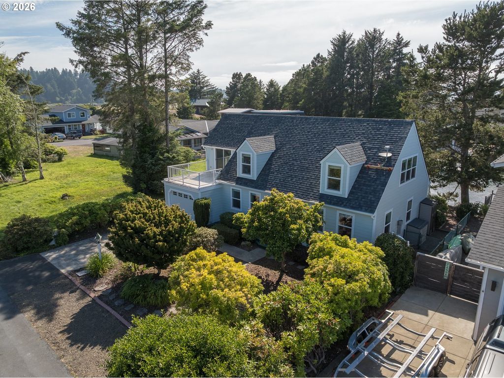 9235 Trout Pl, Gleneden Beach