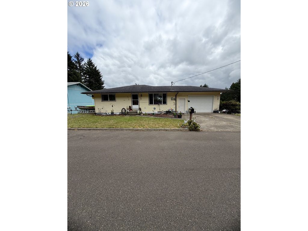469 Westmont Dr, Reedsport