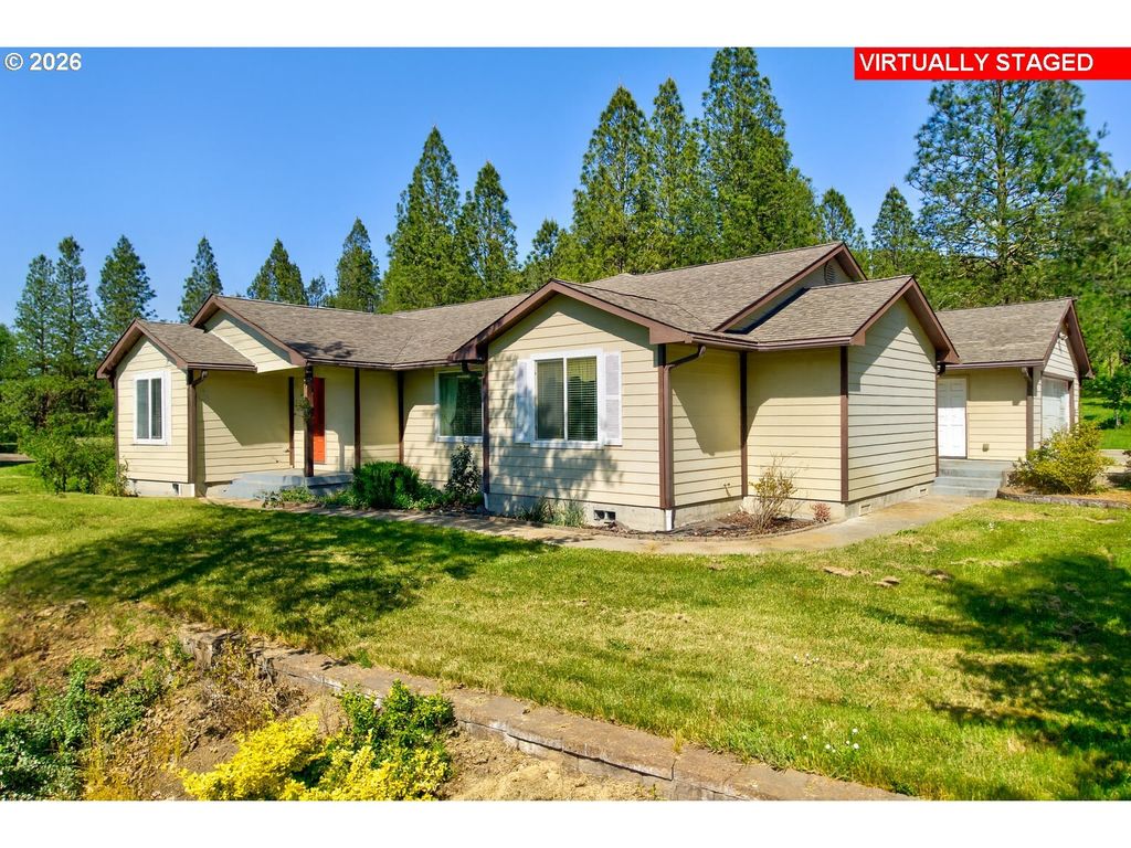 757 Echo Dr, Roseburg