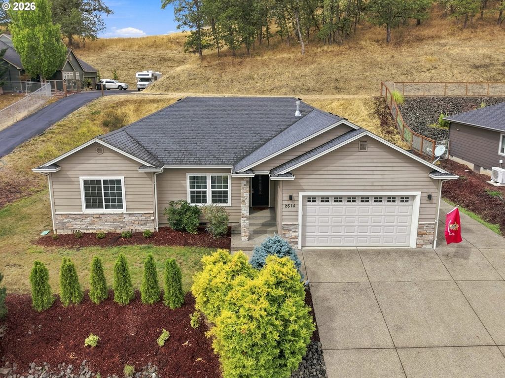 2614 Loma Vista Dr, Roseburg