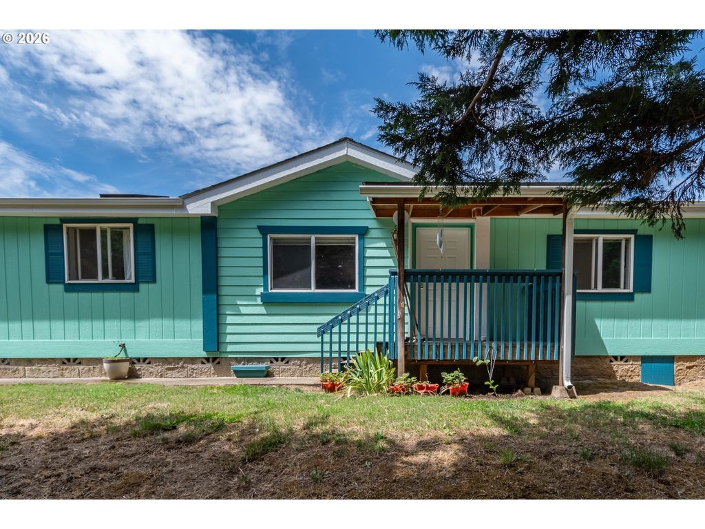 135 Light Ct, Roseburg