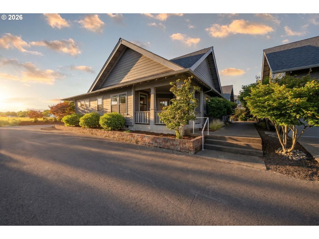986 Berkeley Ln, Monmouth