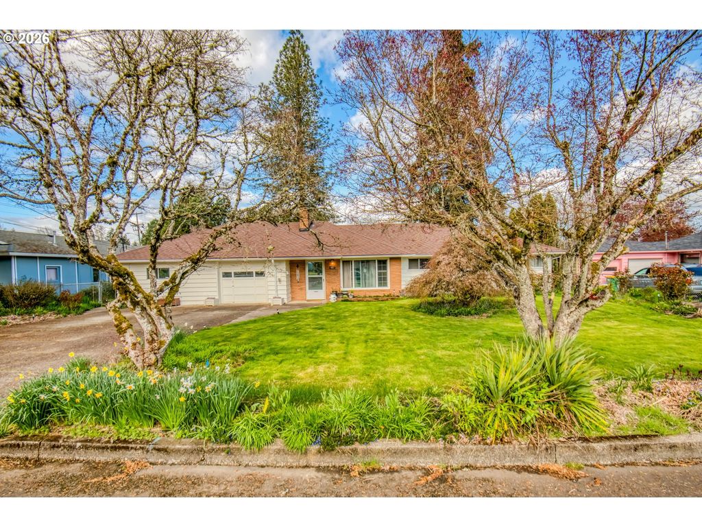 1611 Camino Dr, Forest Grove