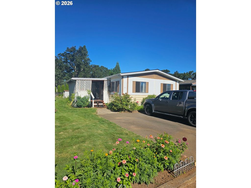 1267 Tucker Rd 18, Hood River