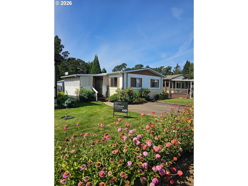 1267 Tucker Rd 18, Hood River