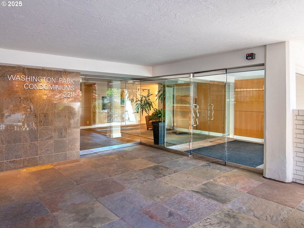 2211 Sw Park Pl 803, Portland