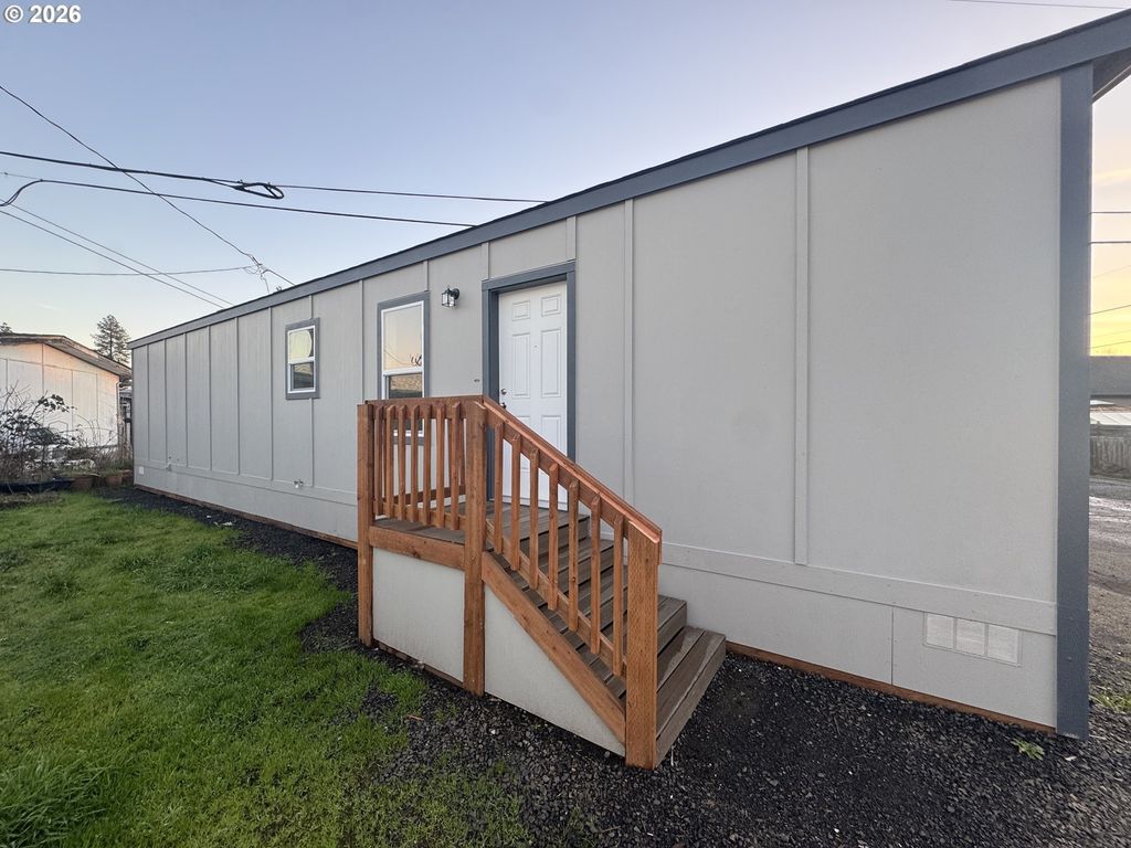 1085 W 1st Ave R, Junction City