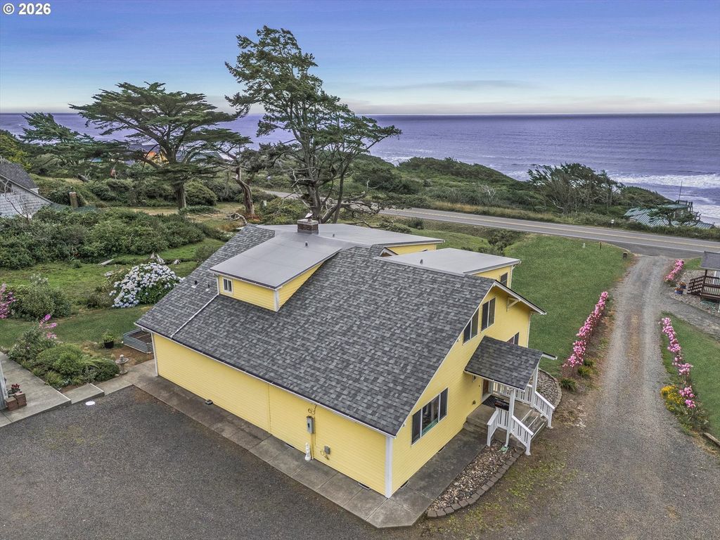 95631 S Highway 101, Yachats
