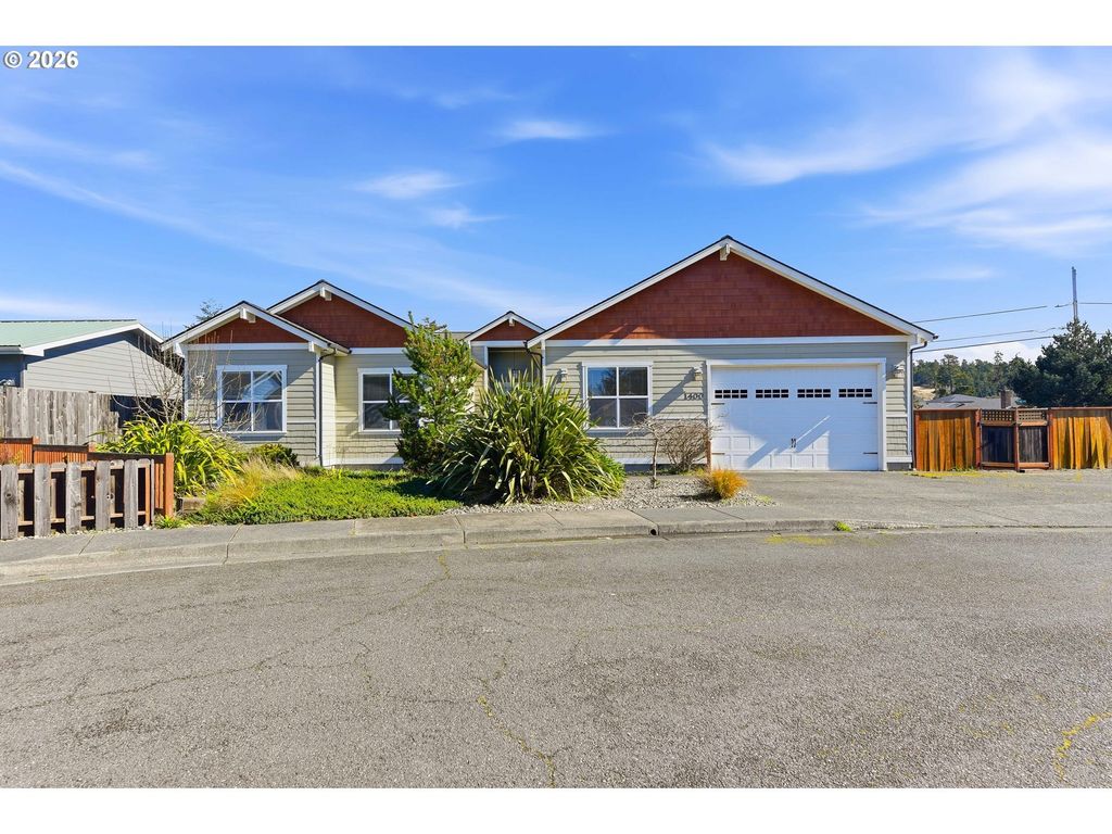 1400 Holloway Mews, Coos Bay
