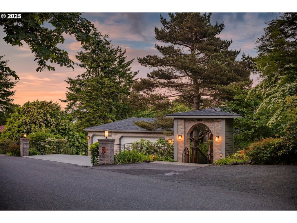 262 Nw Royal Blvd, Portland