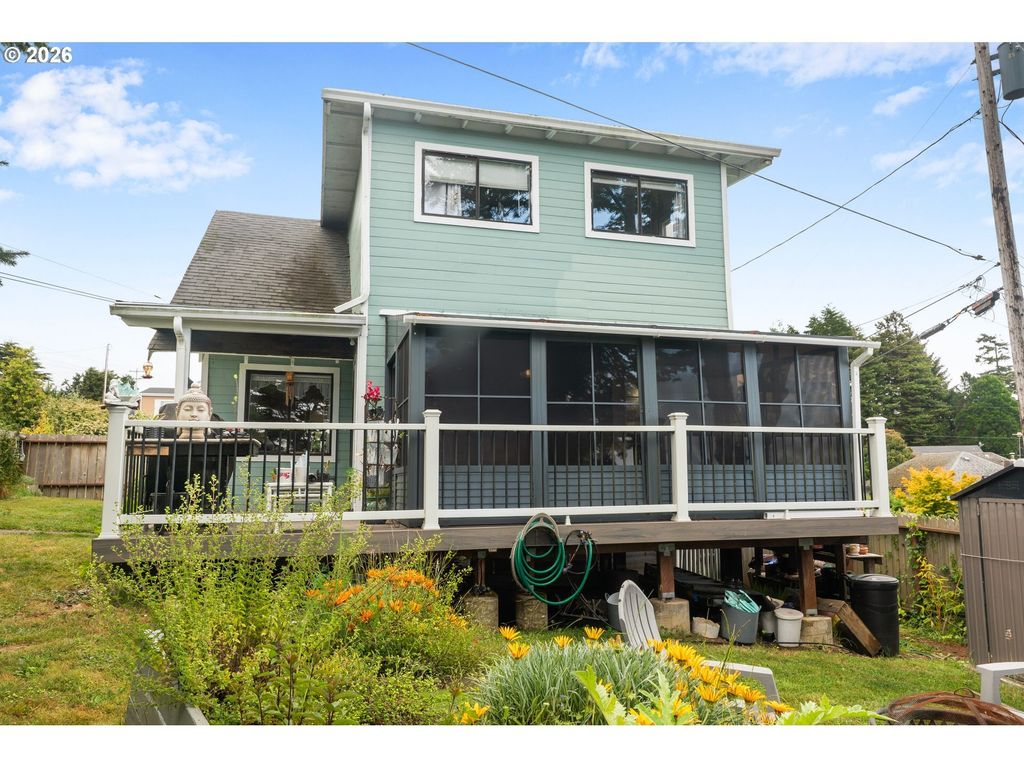 741 Pacific Ave, Brookings